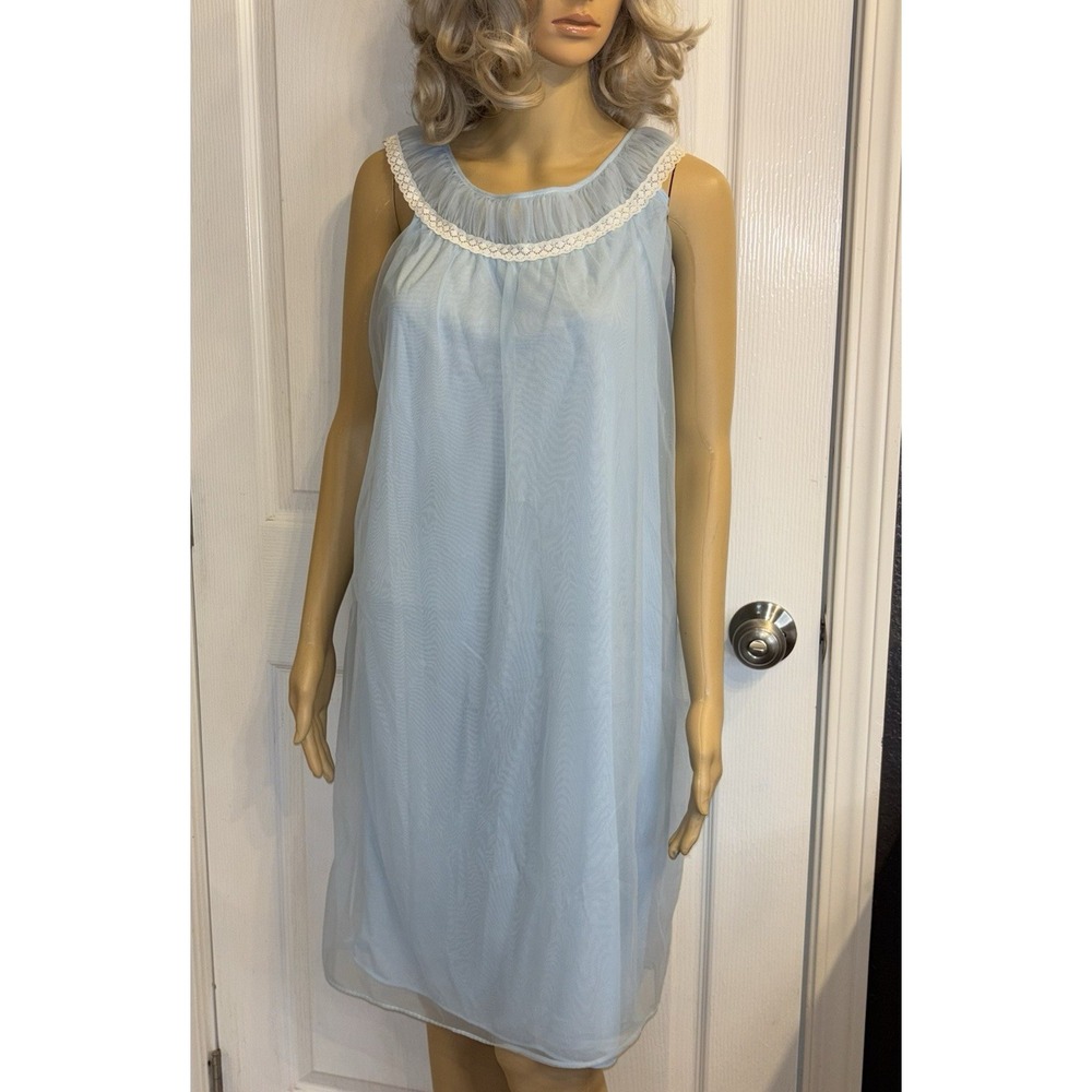 Vintage Powder Blue Size Medium Nightgown Lingerie Sleepwear 100% Nylon